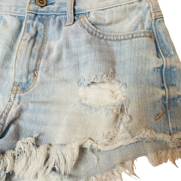 Hollister distressed Mid Rise Jean shorts size 3 - Picture 3 of 5